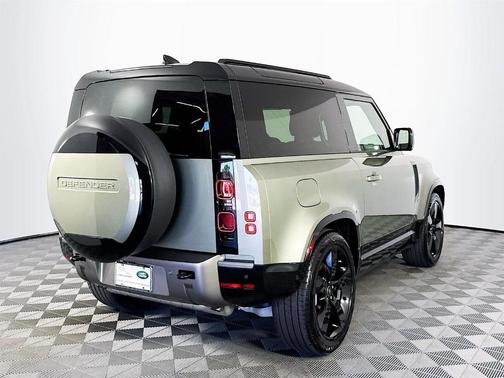 2025 Land Rover Defender P400 X-Dynamic SE