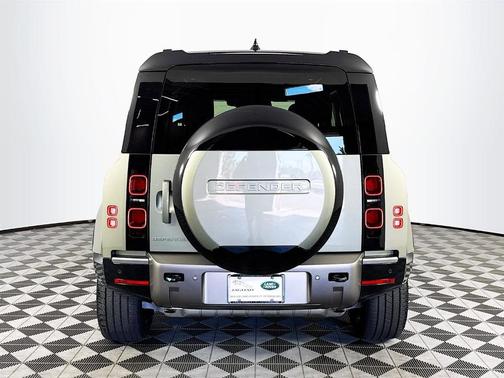 2025 Land Rover Defender P400 X-Dynamic SE