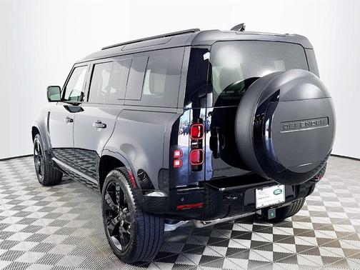 2025 Land Rover Defender P400 X-Dynamic SE
