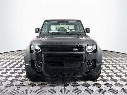 2025 Land Rover Defender P400 X-Dynamic SE