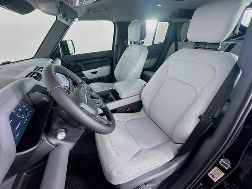 2025 Land Rover Defender P400 X-Dynamic SE