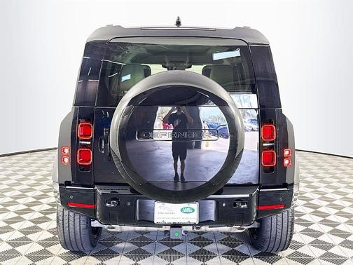 2025 Land Rover Defender P400 X-Dynamic SE