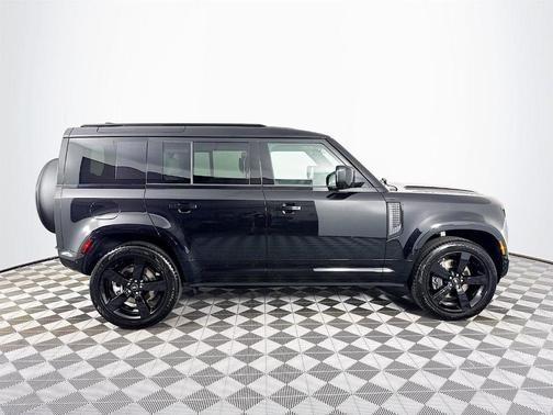 2025 Land Rover Defender P400 X-Dynamic SE