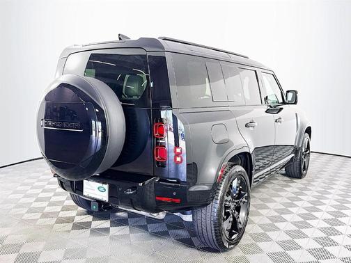 2025 Land Rover Defender P400 X-Dynamic SE