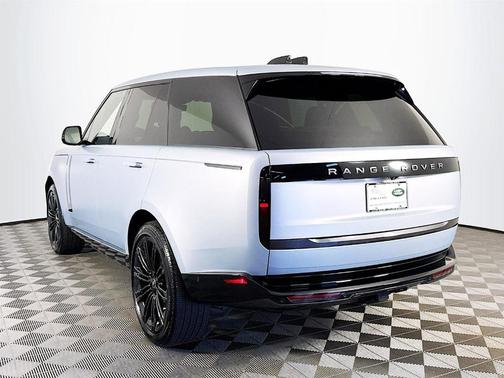 2025 Land Rover Range Rover P400 SE