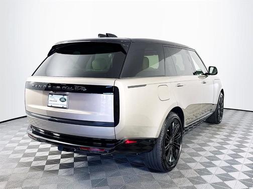 2025 Land Rover Range Rover P530 SE 7 Seat
