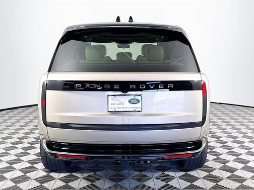 2025 Land Rover Range Rover P530 SE 7 Seat