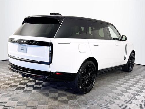 2025 Land Rover Range Rover P400 SE 7 Seat