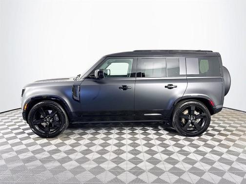 2025 Land Rover Defender P400 X-Dynamic SE
