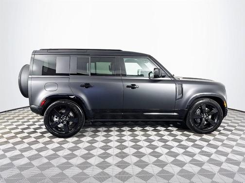 2025 Land Rover Defender P400 X-Dynamic SE