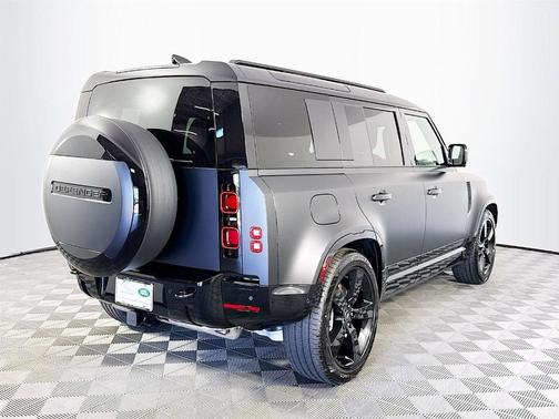 2025 Land Rover Defender P400 X-Dynamic SE