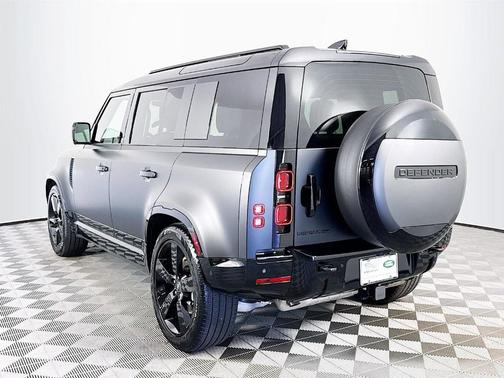 2025 Land Rover Defender P400 X-Dynamic SE