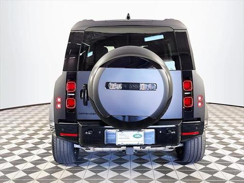 2025 Land Rover Defender P400 X-Dynamic SE