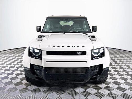 2026 Land Rover Defender 130 X-Dynamic SE