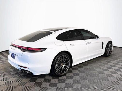 2023 Porsche Panamera 4 Platinum Edition