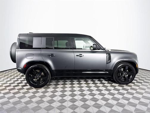 2025 Land Rover Defender P525 V8
