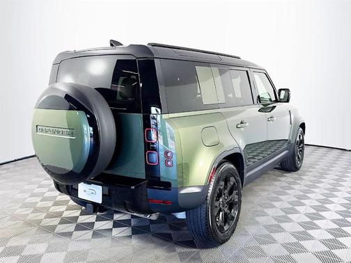 2026 Land Rover Defender S 300PS