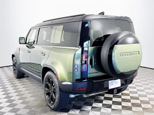 2026 Land Rover Defender S 300PS