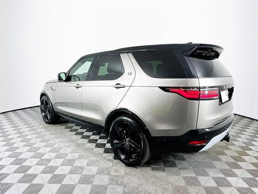 2025 Land Rover Discovery P360 Metropolitan Edition