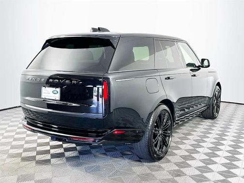 2025 Land Rover Range Rover P530 SE