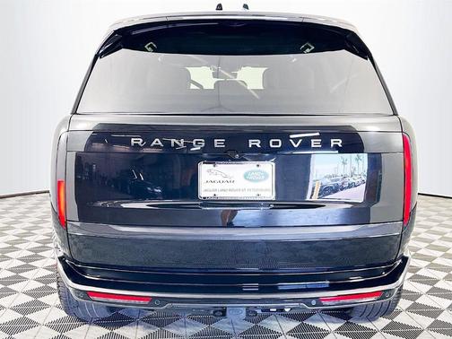 2025 Land Rover Range Rover P530 SE