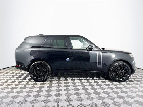 2025 Land Rover Range Rover P530 SE