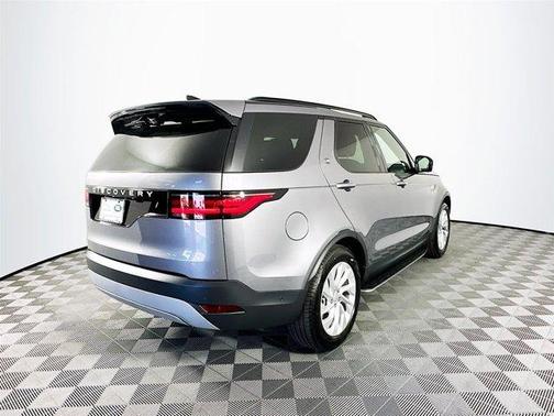 2024 Land Rover Discovery P300 S