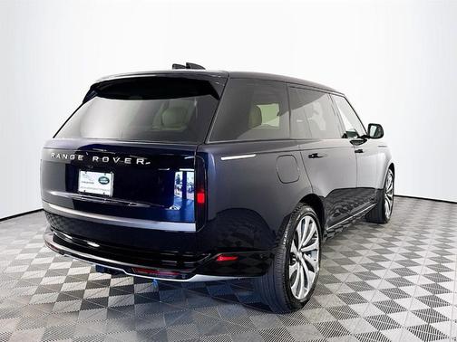 2025 Land Rover Range Rover P530 SE 7 Seat