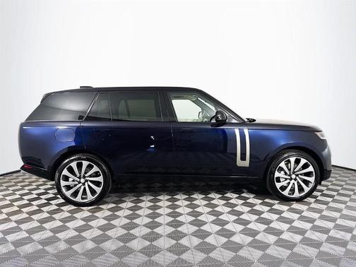 2025 Land Rover Range Rover P530 SE 7 Seat
