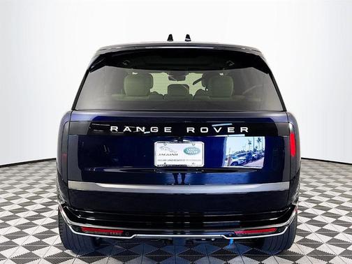 2025 Land Rover Range Rover P530 SE 7 Seat