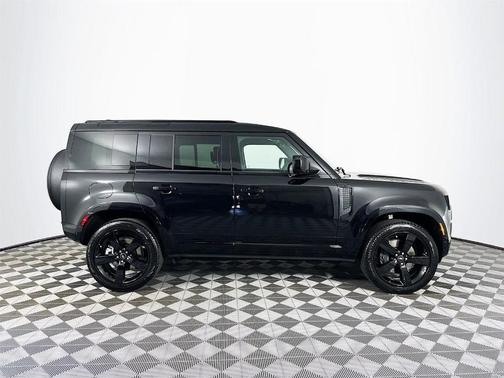 2025 Land Rover Defender P400 X-Dynamic SE