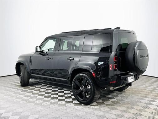 2025 Land Rover Defender P400 X-Dynamic SE