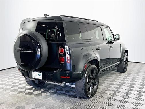 2025 Land Rover Defender P400 X-Dynamic SE