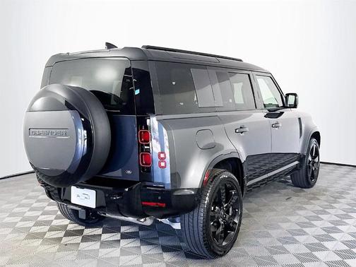 2025 Land Rover Defender P400 X-Dynamic SE