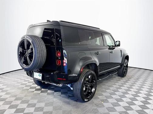 2025 Land Rover Defender P400 X-Dynamic SE