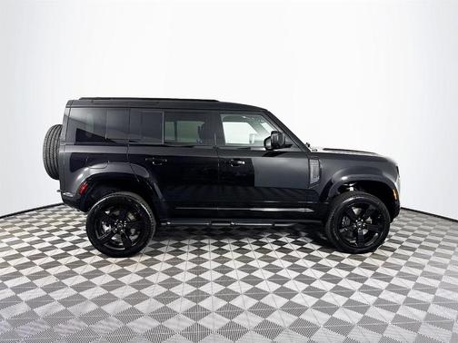 2025 Land Rover Defender P400 X-Dynamic SE