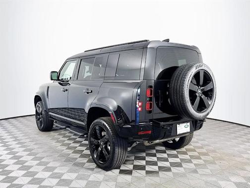 2025 Land Rover Defender P400 X-Dynamic SE