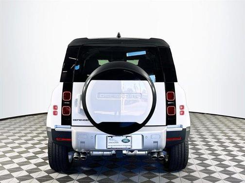 2024 Land Rover Defender P500 SE