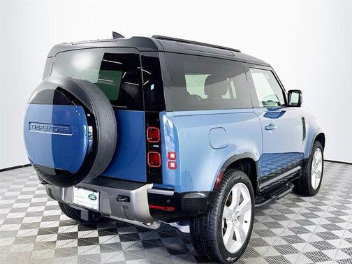 2024 Land Rover Defender P400 X-Dynamic SE