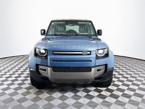 2024 Land Rover Defender P400 X-Dynamic SE