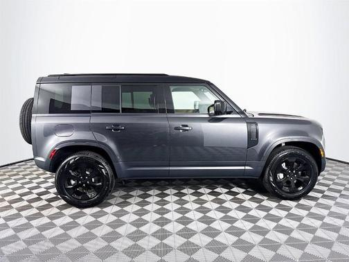 2026 Land Rover Defender S 300PS