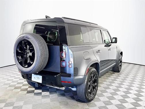2026 Land Rover Defender S 300PS