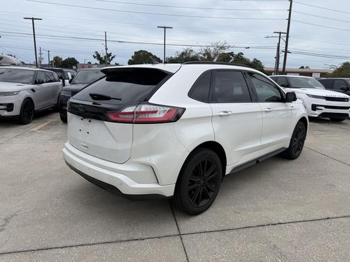 White Metallic 2023 Ford Edge