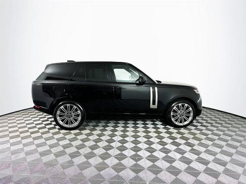 2025 Land Rover Range Rover P530 SE