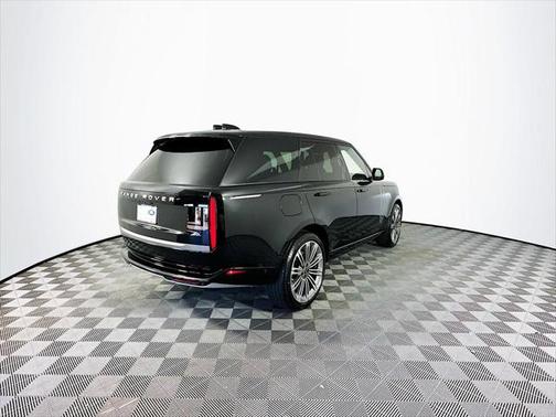 2025 Land Rover Range Rover P530 SE