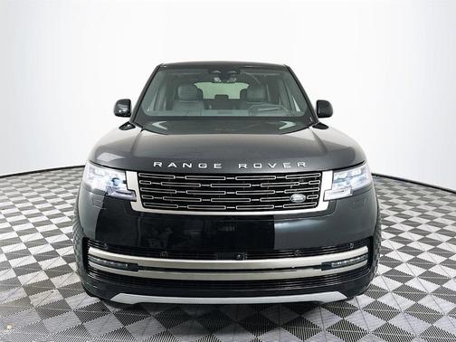 2025 Land Rover Range Rover P530 SE