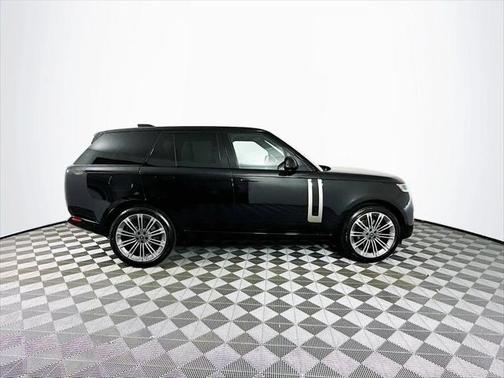 2025 Land Rover Range Rover P530 SE