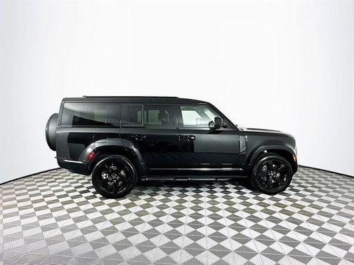 2025 Land Rover Defender P400 X-Dynamic SE