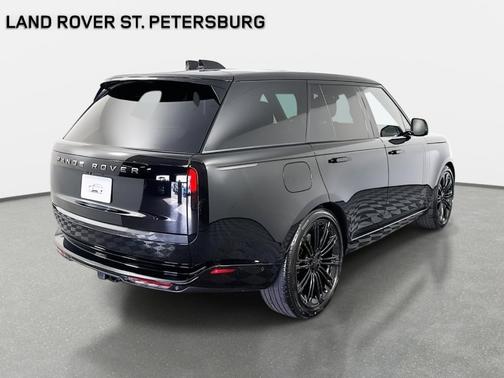 2026 Land Rover Range Rover P530 SE