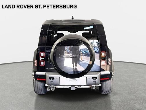 2026 Land Rover Defender 110 V8